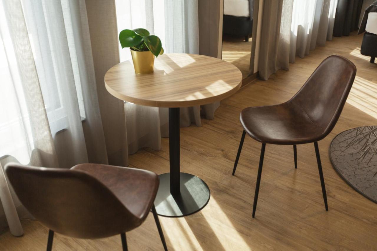 - The Niu, Leo By Ihg Norymberga